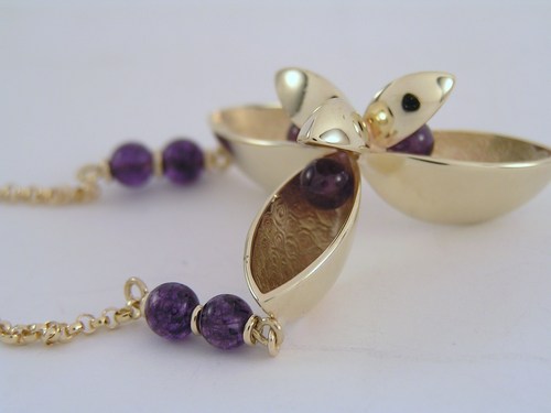 Three-pod necklace with amethyst